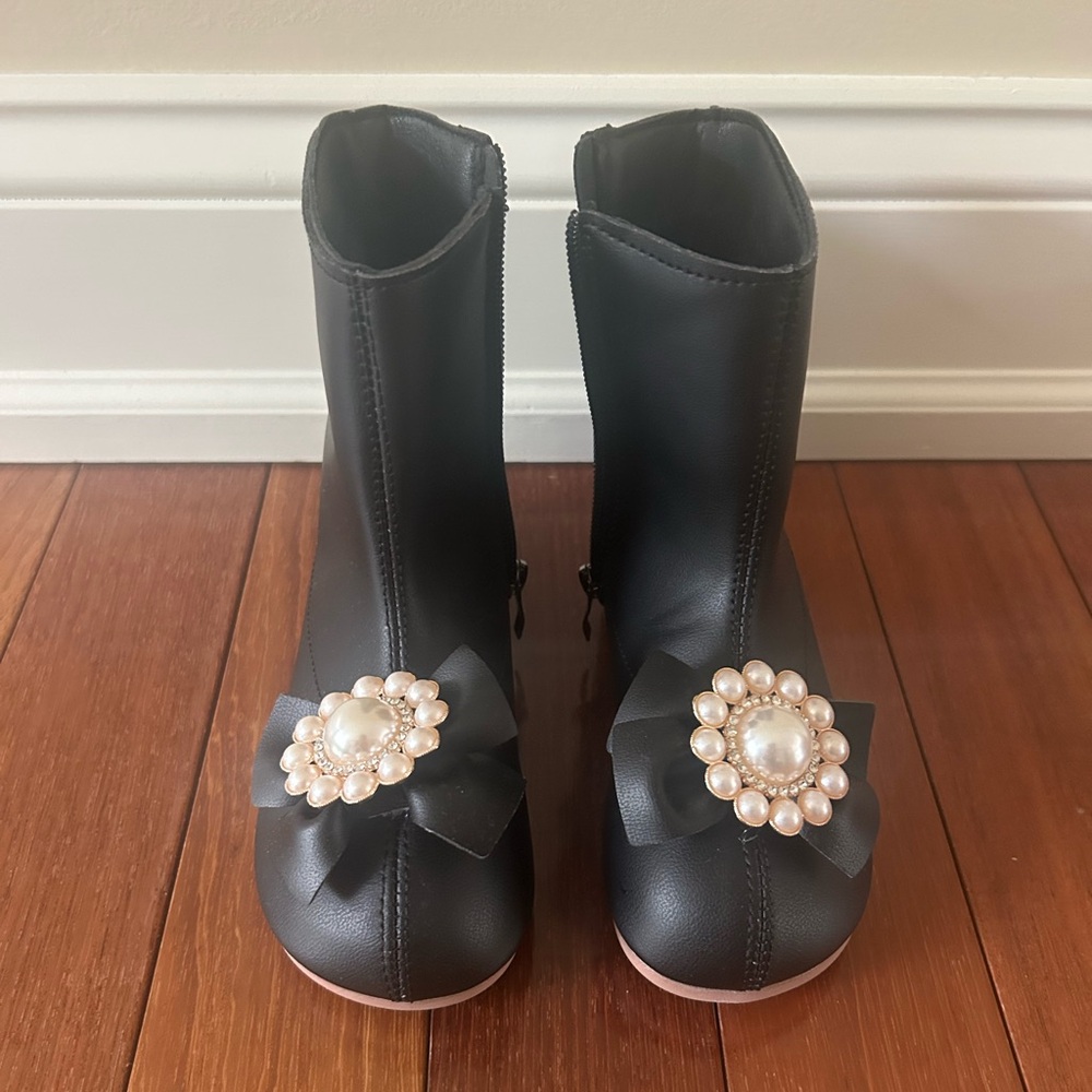 Elegant Black Ankle Boots with Pearl Embellishments